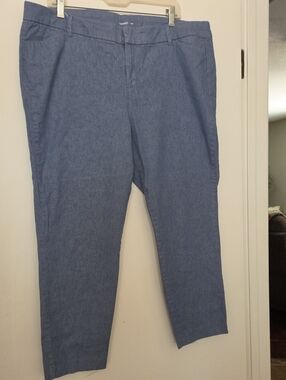 Old Navy Women's Light Blue Slim Chino Style Pixie Pants
